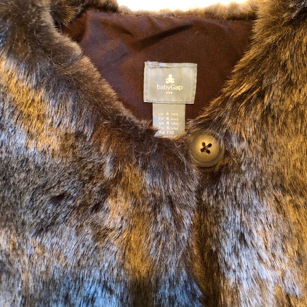 GAP girls faux fur vest - Picture 2 of 4